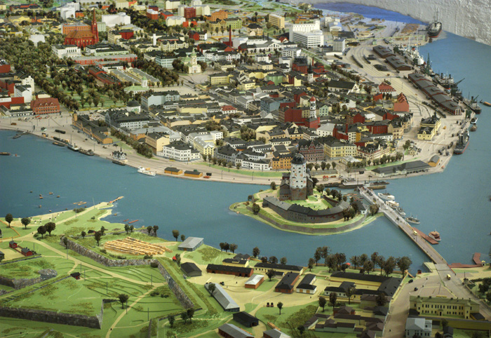 Kuvassa on näkymä vuoden 1939 Viipuria esittävästä pienoismallista. Keskellä on Viipurin linna omalla saarellaan ja sen takana vanhakaupunki.